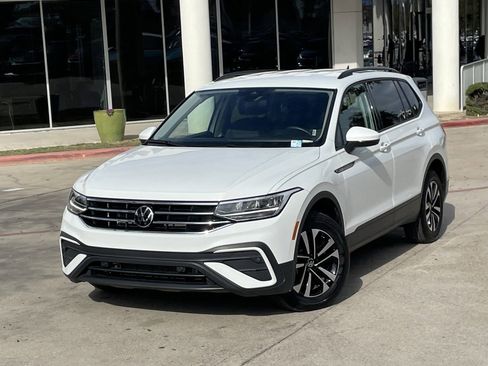 Used 2024 Volkswagen Tiguan S image 9