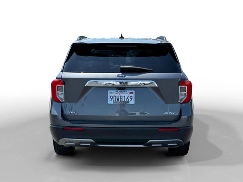 Certified 2022 Ford Explorer XLT w/ Equipment Group 202A AWD/4WD image 4