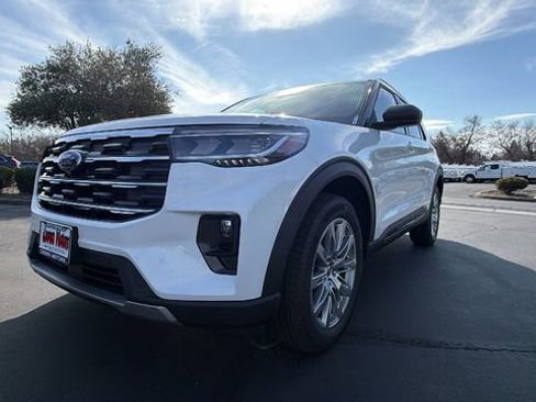 New 2026 Ford Explorer Active w/ Active Comfort Package image 9
