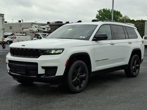 Used 2023 Jeep Grand Cherokee L Laredo AWD/4WD image 6