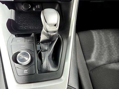 Used 2023 Toyota RAV4 LE image 27