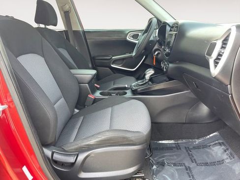 Used 2022 Kia Soul LX image 27
