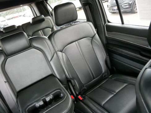 Used 2024 Jeep Wagoneer L Series II AWD/4WD image 14