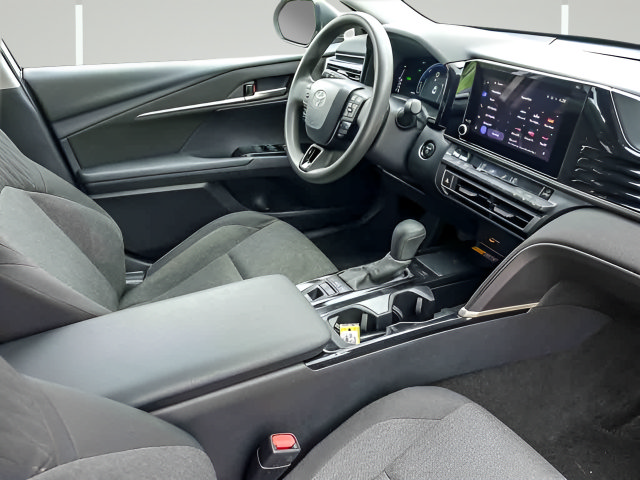 Used 2025 Toyota Camry LE FWD image 24