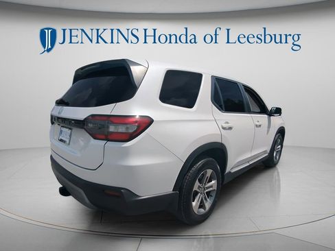 Used 2023 Honda Pilot EX-L image 3