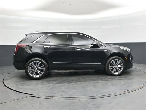 Used 2025 Cadillac XT5 Premium Luxury image 2