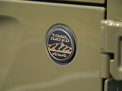Used 2026 Jeep Wrangler Unlimited Rubicon AWD/4WD image 12