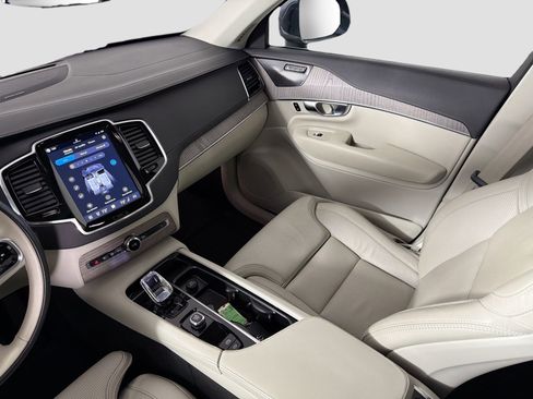 Certified 2023 Volvo XC90 B6 Ultimate w/ Protection Package Premier image 24