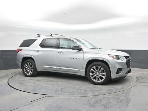 Used 2019 Chevrolet Traverse Premier w/ LPO, Blackout Package AWD/4WD image 8