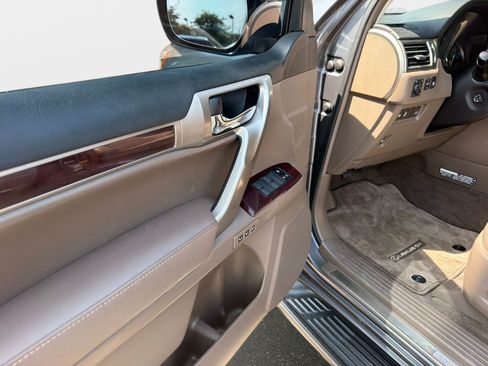 Used 2019 Lexus GX 460 Luxury AWD/4WD image 18