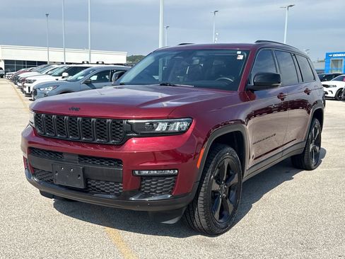 Used 2024 Jeep Grand Cherokee L Limited w/ Black Appearance Package AWD/4WD image 2