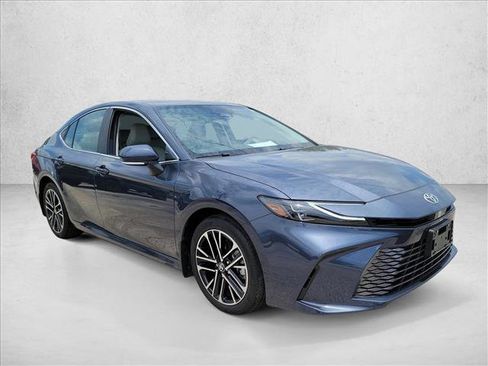 Used 2026 Toyota Camry XLE FWD image 3