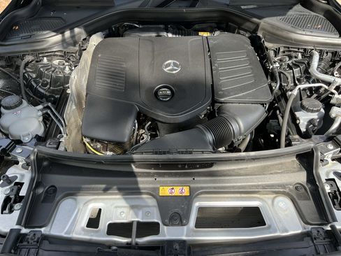 Certified 2025 Mercedes-Benz GLC 300 4MATIC image 36