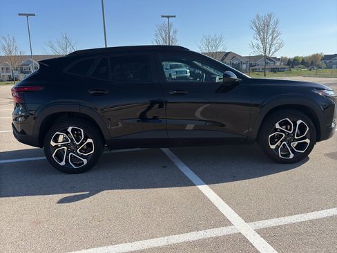 Used 2025 Chevrolet Trax RS w/ Sunroof Package FWD image 5