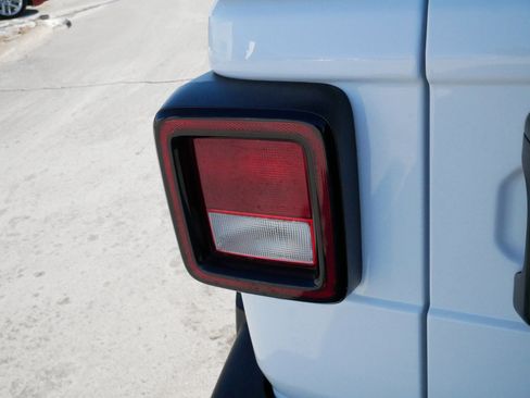 Used 2022 Jeep Wrangler Willys image 17