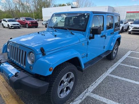 Used 2017 Jeep Wrangler Unlimited Sahara w/ Connectivity Group AWD/4WD image 3
