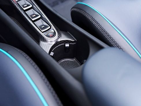 Used 2025 McLaren Artura Spider RWD image 35