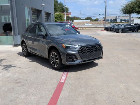 Used 2024 Audi Q5 2.0T Premium w/ Summer of Audi Package AWD/4WD image 2