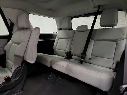 Used 2025 Ford Expedition Platinum w/ Driver's Package AWD/4WD image 23
