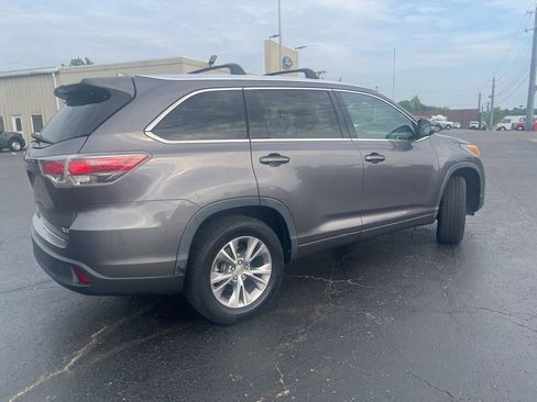 Used 2015 Toyota Highlander XLE FWD image 3