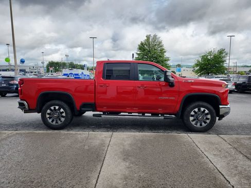 Used 2024 Chevrolet Silverado 2500 LT AWD/4WD image 6