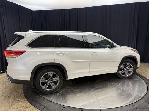 Used 2019 Toyota Highlander Limited Platinum image 14