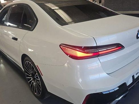 Used 2025 BMW 740i w/ Premium Package image 4