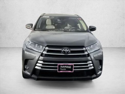 Used 2019 Toyota Highlander Limited image 2