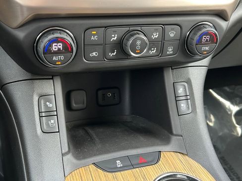 Used 2018 GMC Acadia Denali w/ Technology Package AWD/4WD image 30