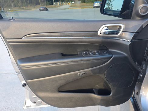 Used 2020 Jeep Grand Cherokee Limited image 25