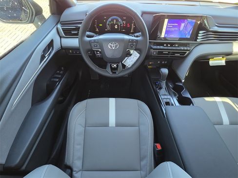 Used 2026 Toyota Camry SE image 6
