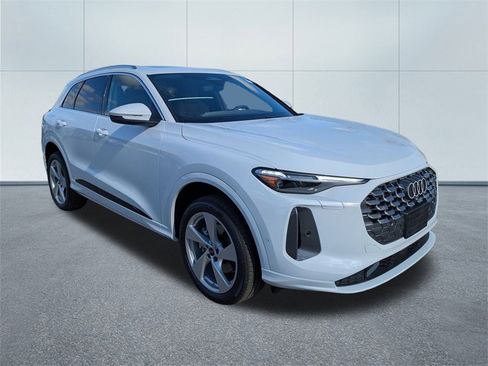 New 2025 Audi Q5 2.0T Premium Plus image 1