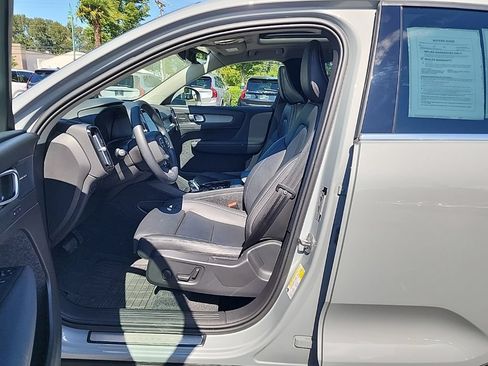 Certified 2024 Volvo XC40 B5 Ultimate w/ Protection Package Premier AWD/4WD image 8
