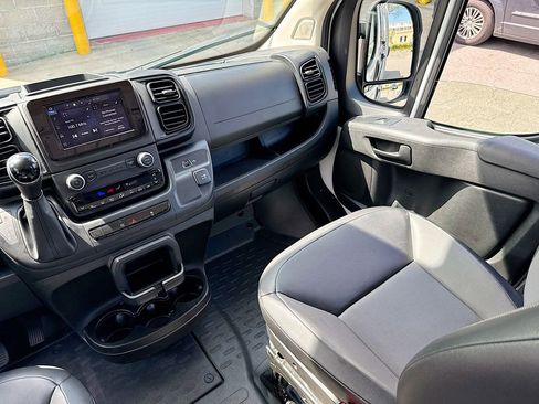 Used 2025 RAM ProMaster 2500 w/ Convenience Group FWD image 21