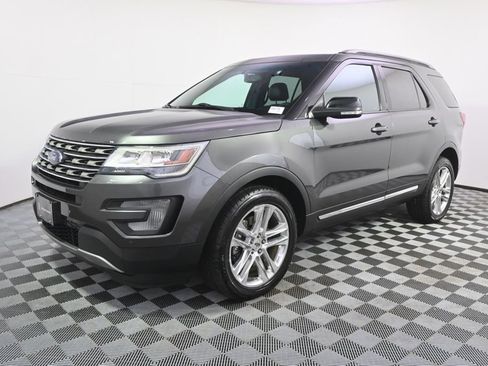 Used 2016 Ford Explorer XLT w/ Equipment Group 202A AWD/4WD image 2