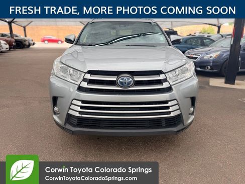 Used 2017 Toyota Highlander XLE AWD/4WD image 2