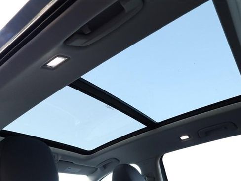 New 2025 Volkswagen Tiguan SE image 10