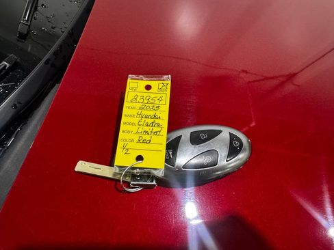 Used 2025 Hyundai Elantra Limited FWD image 38