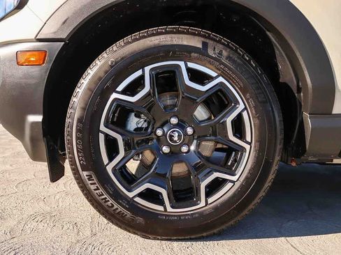 Used 2025 Ford Bronco Sport Outer Banks AWD/4WD image 11