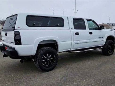 Used 2005 Chevrolet Silverado 2500 LT w/ Heavy-Duty Power Package image 8