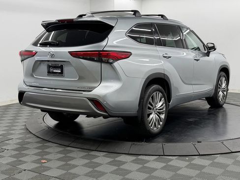 Used 2022 Toyota Highlander Platinum FWD image 10