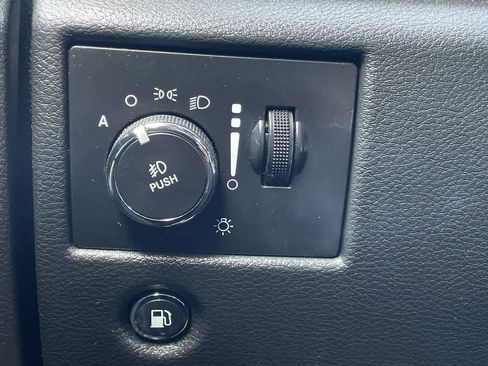 Used 2017 Jeep Grand Cherokee Altitude image 28