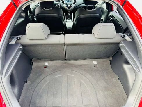 Used 2017 Hyundai Veloster image 18