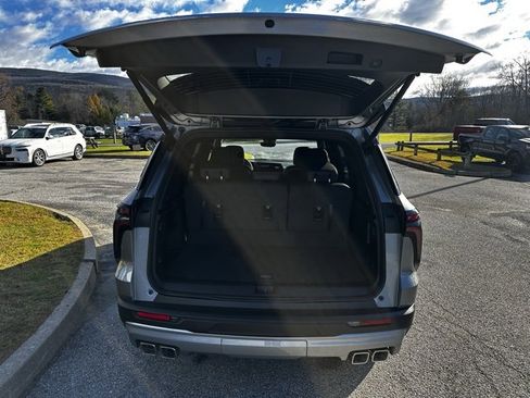 New 2026 Chevrolet Traverse LT w/ Sun and Wheel Package image 11