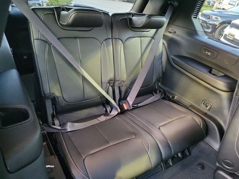 New 2025 Jeep Grand Cherokee L Limited w/ Luxury Tech Group II image 18