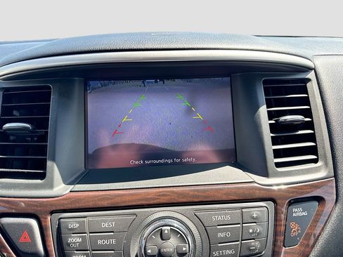Used 2014 Nissan Pathfinder SL w/ SL Tech Package image 29