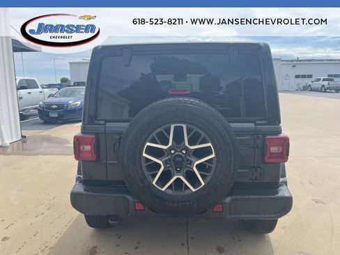 Used 2024 Jeep Wrangler Unlimited Sahara w/ Technology Group AWD/4WD image 5