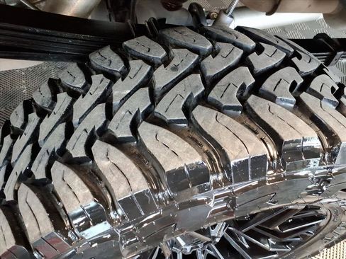 Used 2025 GMC Sierra 2500 AT4 w/ AT4 Premium Plus Package image 11