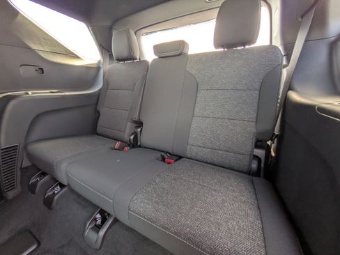 New 2026 Chevrolet Traverse LT image 9