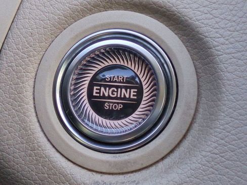 Used 2020 Mercedes-Benz C 300 Sedan image 29